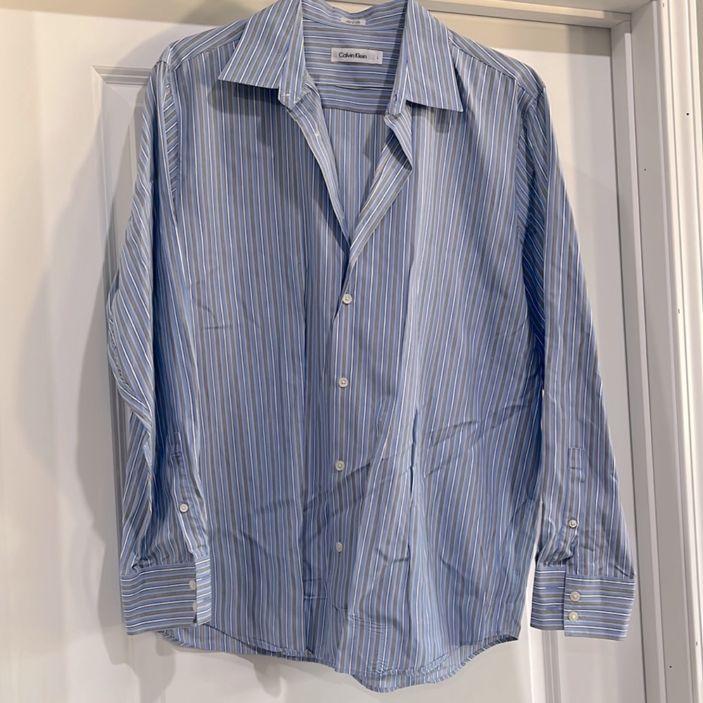 Men’s Calvin Klein size Large button up shirt